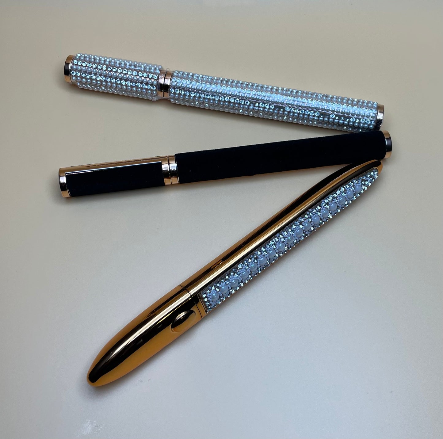 Eyelash glue pen