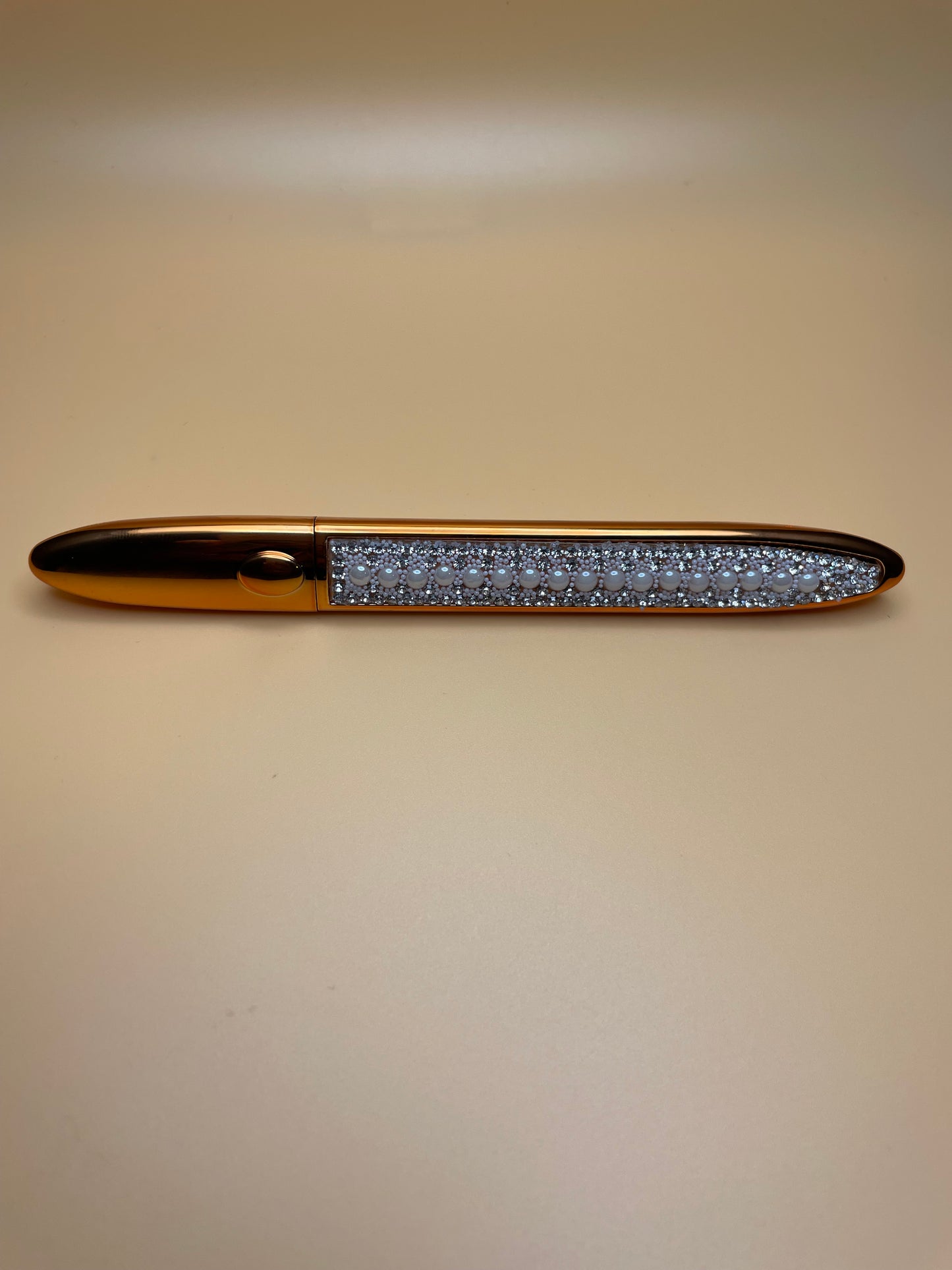 Eyelash glue pen